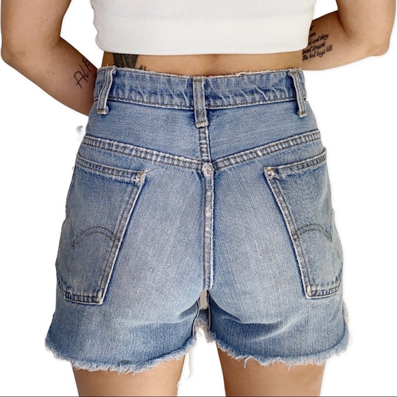 Vintage Levi’s painted denim jean shorts 31 - Picture 2 of 4